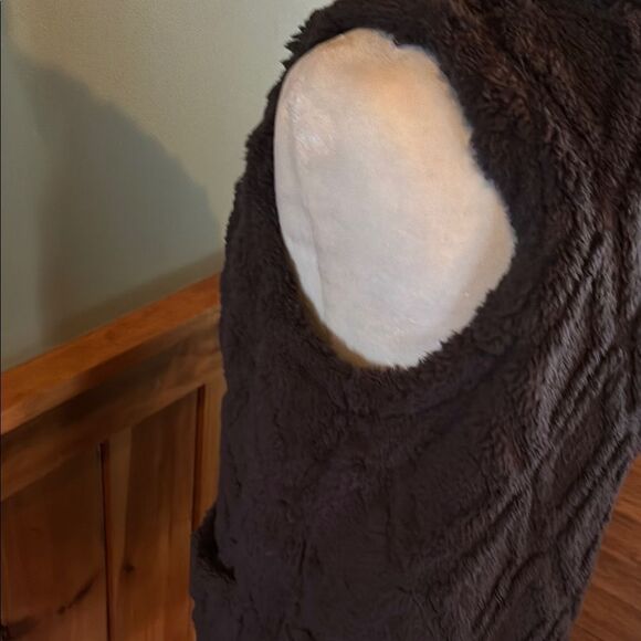 UGG Koolaburra Cozy slate blue vest - Picture 10 of 11